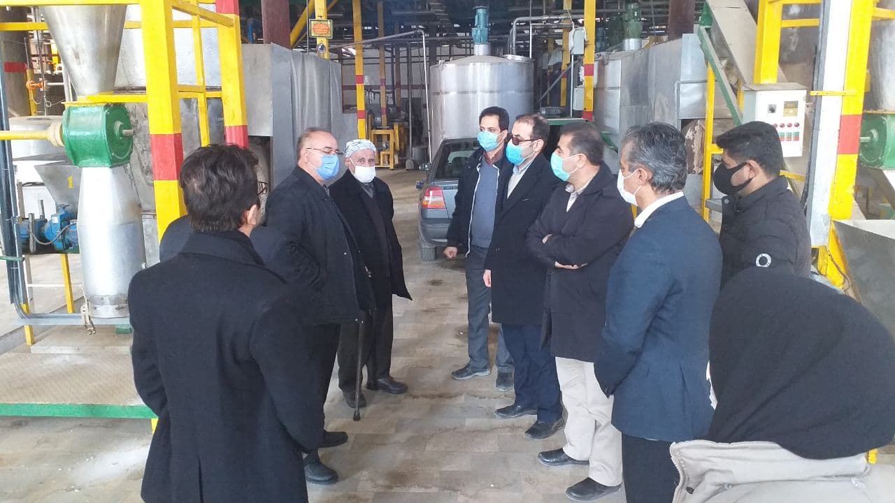 بازدید "دکتر مام عزیزی" فرماندار اشنویه از کارخانه کلوگز شیرین در شهرک صنعتی اشنویه