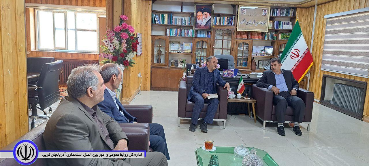 با هدف توسعه اشتغال زندانیان شهرستان اشنویه معاون سلامت، اصلاح و تربیت اداره کل زندانهای استان با فرماندار اشنویه دیدار و گفتگو کرد