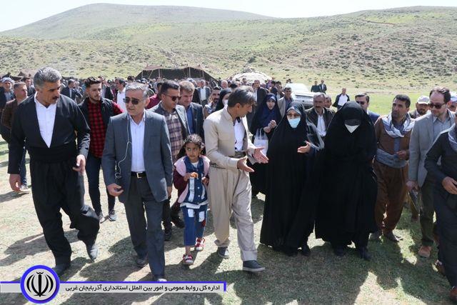 بازدید معاون رئیس جمهور در امور زنان و خانواده از نمایشگاه توانمندیهای بانوان روستای لولکان اشنویه